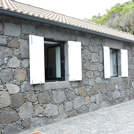 Gospodarstwo agroturystyczne Casa Dos Botes - Whaleboat House Ter Sao Caetano (Pico)