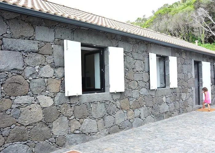 Gospodarstwo agroturystyczne Casa Dos Botes - Whaleboat House Ter Sao Caetano (Pico)