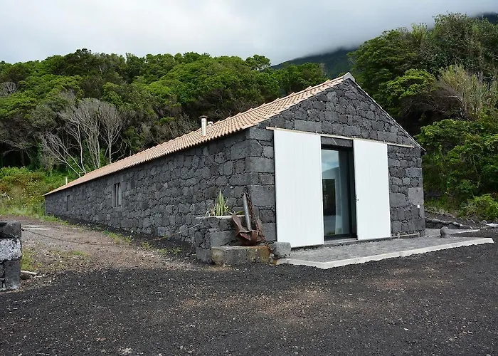 Gospodarstwo agroturystyczne Casa Dos Botes - Whaleboat House Ter Sao Caetano (Pico)